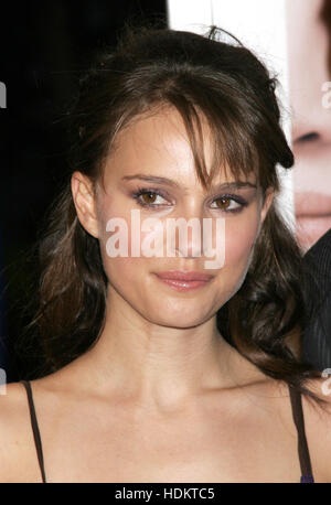 Natalie Portman bei der Premiere des Films, "Näher" im Mann Village Theater am 22. November 2004 in Los Angeles. Bildnachweis: Francis Specker Stockfoto