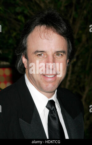 Kevin Nealon kommt bei der 19. jährliche American Cinematheque Award ehrt Schauspieler Steve Martin in Beverly Hills, CA am 12. November 2004. Foto von Francis Specker Stockfoto