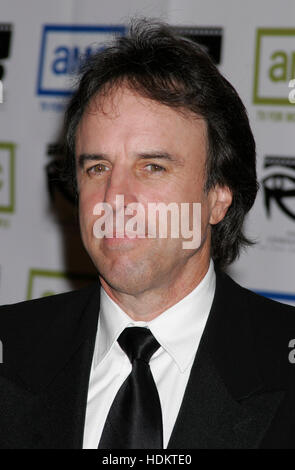 Kevin Nealon kommt bei der 19. jährliche American Cinematheque Award ehrt Schauspieler Steve Martin in Beverly Hills, CA am 12. November 2004. Bildnachweis: Francis Specker Stockfoto