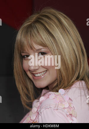 Ashley Tisdale bei der Premiere für "The Incredibles" am 24. Oktober 2004 in Los Angeles, Kalifornien. Bildnachweis: Francis Specker Stockfoto