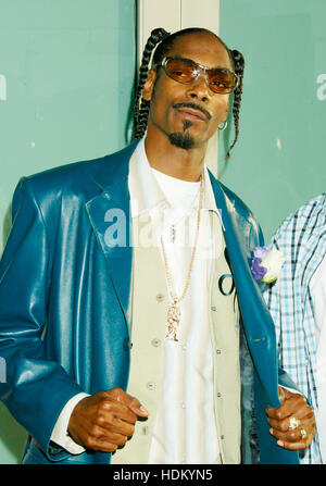 Snoop Dogg bei der Premiere für den Film "Catwoman" in Los Angeles am 19. Juli 2004.  Bildnachweis: Francis Specker Stockfoto