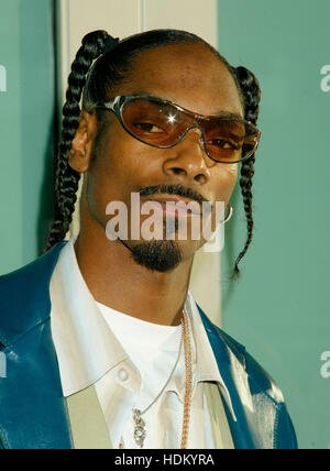 Snoop Dogg bei der Premiere für den Film "Catwoman" in Los Angeles am 19. Juli 2004.  Bildnachweis: Francis Specker Stockfoto