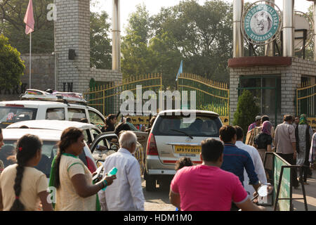 HYDERABAD, Indien - Dezember 11,2016 Besucher am Nehru Zoological Park auch bekannt als Hyderabad Zoo in Hyderabad. Stockfoto