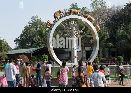 HYDERABAD, Indien - Dezember 11,2016 Besucher am Nehru Zoological Park auch bekannt als Hyderabad Zoo in Hyderabad. Stockfoto