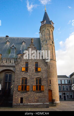 Den Haag, Niederlande-19. September 2015: Seitenansicht des Gebäudes Binnenhof auf der Hauptverwaltung Orte in der Stadt Stockfoto