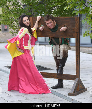 Robin Hood Panto mit Shane Richie und Jessie Wallace am Mayflower Theatre in Southampton, Hampshire dieses Weihnachten, in der Süd-Küste größte Familie Pantomime zwischen Samstag, 17. Dezember 2016 – Sonntag, 8. Januar 2017.   Nachdem festgestellt wurde, die Stockfoto