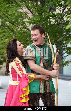 Robin Hood Panto mit Shane Richie und Jessie Wallace am Mayflower Theatre in Southampton, Hampshire dieses Weihnachten, in der Süd-Küste größte Familie Pantomime zwischen Samstag, 17. Dezember 2016 – Sonntag, 8. Januar 2017.   Nachdem festgestellt wurde, die Stockfoto