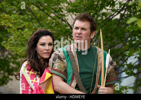 Robin Hood Panto mit Shane Richie und Jessie Wallace am Mayflower Theatre in Southampton, Hampshire dieses Weihnachten, in der Süd-Küste größte Familie Pantomime zwischen Samstag, 17. Dezember 2016 – Sonntag, 8. Januar 2017.   Nachdem festgestellt wurde, die Stockfoto