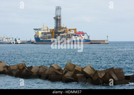 LAS PALMAS, KANARISCHE INSELN - 10. OKTOBER 2016. Stena Bohrschiff im Hafen. Stockfoto