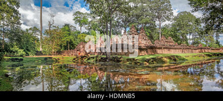 Panorama der Banteay Srei, gewidmet ein 10. Jahrhundert kambodschanischen Khmer-Tempel des Hindu-Gottes Shiva, in der Nähe von Siem Reap, Kambodscha. Stockfoto