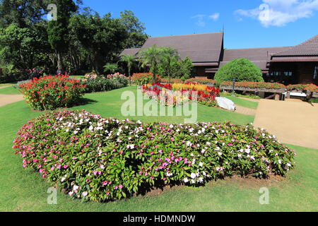 Schöne Blumenbeet Garten in Doi Tung Royal Botanical Gardens Stockfoto