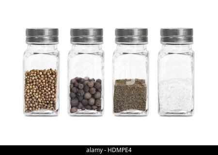 Glasflaschen mit Gewürzen isoliert auf weißem Hintergrund Stockfoto