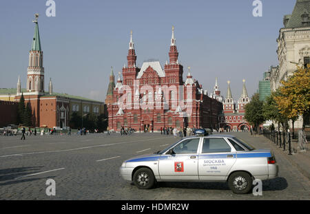 Polizei-Auto auf dem Roten Platz, Basilius Kathedrale am Rücken, Moskau, Russland, Eurasien Stockfoto