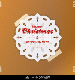 Weißen Schneeflocke mit heiraten Weihnachten und Happy New Year Text hängen mit Wandtatoo auf braunem Papierhintergrund Stockfoto