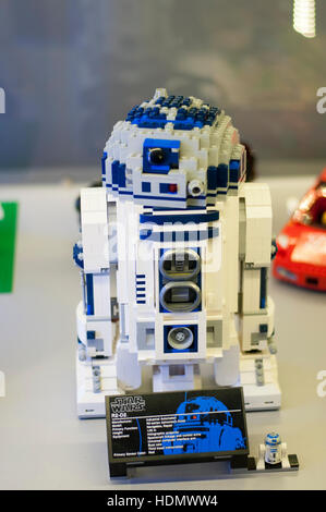 Wroclaw, Polen - 25. Januar 2014: Star Wars R2-D2, von Legosteinen gemacht. Stockfoto