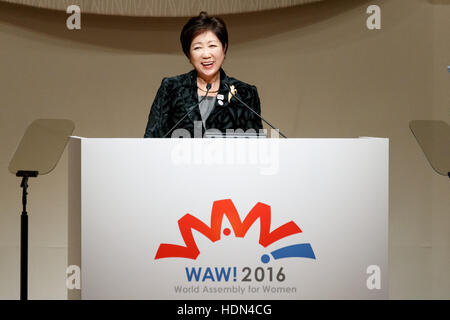 Tokio, Japan. 13. Dezember 2016. Tokyo Gouverneur Yuriko Koike spricht während der Weltversammlung für Frauen: WAW! 2016 am 13. Dezember 2016, Tokio, Japan. Weibliche Führungskräfte aus Politik, Wirtschaft, Sport und Gesellschaft sind WAW besuchen! 2016, die Rolle von Frauen in ihren Ländern und Zugehörigkeiten zu diskutieren. Japan versucht, die Beteiligung von Frauen in Arbeit und Abe Verwaltung ein Ziel der Erhöhung des Anteils von Frauen in Führungspositionen auf 30 Prozent bis 2020 gesetzt. Bildnachweis: Aflo Co. Ltd./Alamy Live-Nachrichten Stockfoto