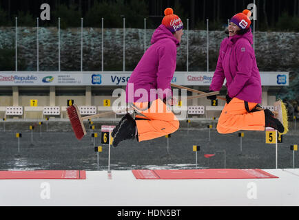 Nove Mesto Na Morave, Tschechische Republik. 13. Dezember 2016. Vorbereitungen für (Internationale Biathlon Union) IBU-Cup Veranstaltung statt in Nove Mesto Na Morave, Tschechische Republik, 13. Dezember 2016. Bildnachweis: Lubos Pavlicek/CTK Foto/Alamy Live-Nachrichten Stockfoto