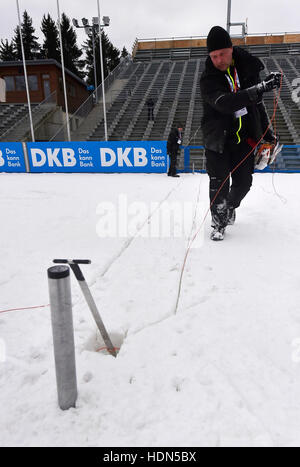 Nove Mesto Na Morave, Tschechische Republik. 13. Dezember 2016. Vorbereitungen für (Internationale Biathlon Union) IBU-Cup Veranstaltung statt in Nove Mesto Na Morave, Tschechische Republik, 13. Dezember 2016. Bildnachweis: Lubos Pavlicek/CTK Foto/Alamy Live-Nachrichten Stockfoto