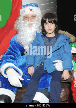 Flushing, New York, USa. 13. Dezember 2016. Zuckerrohr-Leible besucht mit Noah "Santa Claus" Syndergaard auf der Mets Holiday Party am 13. Dezember im Citi Field Stadium in Flushing, New York. © MediaPunch Inc/Alamy Live-Nachrichten Stockfoto