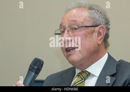 Sao Paulo, Brasilien. 13. Dezember 2016.  Francisco Turra, Präsident der brasilianischen Vereinigung von tierischem Eiweiß in Pressekonferenz, São Paulo, Brasilien. Bildnachweis: Alf Ribeiro/Alamy Live-Nachrichten Stockfoto