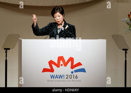 Tokio, Japan. 13. Dezember 2016. Tokyo Gouverneur Yuriko Koike spricht während der Weltversammlung für Frauen: WAW! 2016 am 13. Dezember 2016, Tokio, Japan. Weibliche Führungskräfte aus Politik, Wirtschaft, Sport und Gesellschaft sind WAW besuchen! 2016, die Rolle von Frauen in ihren Ländern und Zugehörigkeiten zu diskutieren. Bildnachweis: Aflo Co. Ltd./Alamy Live-Nachrichten Stockfoto