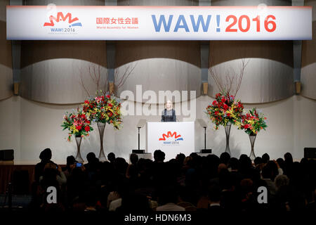 Tokio, Japan. 13. Dezember 2016. Marne Levine, COO von Instagram spricht während der Weltversammlung für Frauen: WAW! 2016 am 13. Dezember 2016, Tokio, Japan. Weibliche Führungskräfte aus Politik, Wirtschaft, Sport und Gesellschaft sind WAW besuchen! 2016, die Rolle von Frauen in ihren Ländern und Zugehörigkeiten zu diskutieren. Bildnachweis: Aflo Co. Ltd./Alamy Live-Nachrichten Stockfoto
