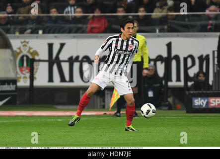 Frankfurt Am Main, Deutschland. 9. Dezember 2016. Makoto Hasebe (Frankfurt) Fußball: Deutsche Bundesliga match zwischen Eintracht Frankfurt 0: 0 TSG 1899 Hoffenheim in Commerzbank-Arena in Frankfurt Am Main, Deutschland. © Takamoto Tokuhara/AFLO/Alamy Live-Nachrichten Stockfoto