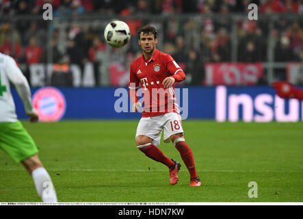 München, Deutschland. 10. Dezember 2016. Juan Bernat (Bayern) Fußball: Deutsche Bundesliga match zwischen FC Bayern München 5-0 VfL Wolfsburg in Allianz Arena in München. © Takamoto Tokuhara/AFLO/Alamy Live-Nachrichten Stockfoto