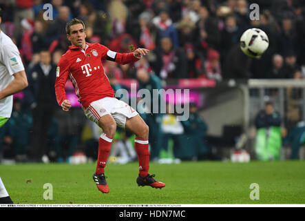 München, Deutschland. 10. Dezember 2016. Philipp Lahm (Bayern) Fußball: Deutsche Bundesliga match zwischen FC Bayern München 5-0 VfL Wolfsburg in Allianz Arena in München. © Takamoto Tokuhara/AFLO/Alamy Live-Nachrichten Stockfoto