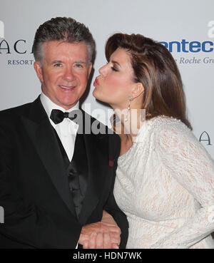 Santa Barbara, CA, USA. 16. November 2012. 13. Dezember 2016 - Burbank, Kalifornien - Alan Thicke, Geliebte TV-Vater und Vater von R&B und pop-Superstar Robin Thicke, starb am Dienstag im Alter von 69, an einem Herzinfarkt während des Spielens Hockey mit seinem 19 Jahr-alter Sohn Carter Thicke. Foto: 16. November 2012 - Santa Barbara, Kalifornien - Alan Thicke und Frau Tanya Callau. Die Dream Foundation 11. jährliche Feier der Träume Gala Held im Bacara Resort & Spa. Bildnachweis: Kevan Brooks/AdMedia © Kevan Brooks/AdMedia/ZUMA Draht/Alamy Live-Nachrichten Stockfoto