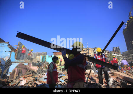 25. November 2016 - Mumbai, Maharashtra, Indien - 25. November 2016 - DhobiGhat, MUMBAI - Indien... Der Abriss der Slums auf Stadtteil Dhobi Ghat bei Mahalaxmi durchgeführt werden. (Kredit-Bild: © Subhash Sharma über ZUMA Draht) Stockfoto