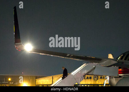 Vereinigte Staaten Präsident elect Donald J. Trump kommt LaGuardia Airport in Queens, New York, USA, nach einem Ereignis in Wisconsin auf Dienstag, 13. Dezember 2016. Bildnachweis: John Taggart/Pool über CNP /MediaPunch Stockfoto
