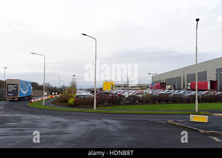 Dunfermline, Schottland, Vereinigtes Königreich, 14, Dezember 2016. Einzelhandel Riese Amazon größte UK-Distributionszentrum in Dunfermline, Fife, vor Kritik an Arbeitsbedingungen nach einem undercover Zeitungsbericht, Credit: Ken Jack / Alamy Live News Stockfoto