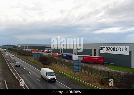 Dunfermline, Schottland, Vereinigtes Königreich, 14, Dezember 2016. Einzelhandel Riese Amazon größte UK-Distributionszentrum in Dunfermline, Fife, vor Kritik an Arbeitsbedingungen nach einem undercover Zeitungsbericht, Credit: Ken Jack / Alamy Live News Stockfoto