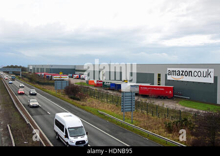 Dunfermline, Schottland, Vereinigtes Königreich, 14, Dezember 2016. Einzelhandel Riese Amazon größte UK-Distributionszentrum in Dunfermline, Fife, vor Kritik an Arbeitsbedingungen nach einem undercover Zeitungsbericht, Credit: Ken Jack / Alamy Live News Stockfoto