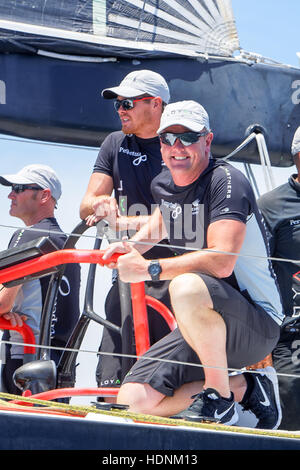 Sydney, Australien. 13. Dezember 2016. Eigentümer, abgebildet Anthony Bell Skipper an Bord "Ewige Treue" vor der CYCA 2016 Big Boat Challenge im Hafen von Sydney. Der Cruising Yacht Club of Australia Charity-Event ist ein Test von Geschwindigkeit und Ausdauer an der Spitze bis zum Anfang des Rolex Sydney Hobart Yacht Race. Bildnachweis: Hugh Peterswald/Pacific Press/Alamy Live-Nachrichten Stockfoto