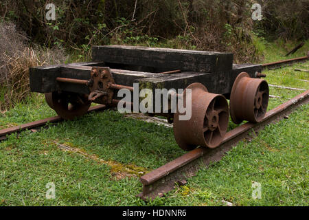 Um charmante Creek Coal Mine auf Neuseelands Südinsel blieb eine Menge meist rostigen Reliquien nach Arbeit 1986 endete. Stockfoto