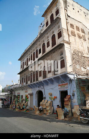 Bambus Mudda Hocker und Stuhl Macher in Anna Sagar Ghati Ganj, Ajmer, Rajasthan, Indien Stockfoto