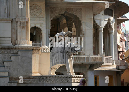 Rote Tempel oder Nasiyan Jain Temple View. Es befindet sich auf Prithivi Raj Marg nahe Mahaveer Kreis in der Mitte der Stadt Ajmer. Stockfoto