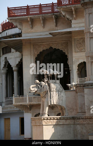 Rote Tempel oder Nasiyan Jain Temple View. Auf Prithivi Raj Marg nahe Mahaveer Kreis, Ajmer City, Rajasthan Indien gelegen. Stockfoto