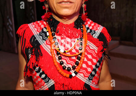 Traditionelle Kleidung der Rengma Stamm aus Nagaland Indien. Tribal-Festival in Ajmer, Rajasthan, Indien Stockfoto