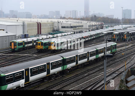 Züge in Selhurst Bahnbetriebswerk in Süd-London, geparkt, als ein Streik der Lokführer auf Southern Railway Tausende von Dienstleistungen verkrüppelt hat und Elend für Hunderttausende Passagiere verursacht. Stockfoto