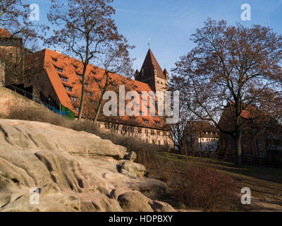 Kaiserstallung kaiserlichen Stallungen Lugisland Turm Kaiserberg kaiserlichen Burg Nürnberg Bayern Deutschland EU Wahrzeichen Gebäude beliebtes Touristenziel Stockfoto