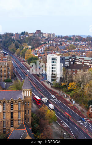 Blick über London von oben Torbogen Tower, North London, UK, November 2013. Das Gebäude wurde renoviert und umbenannt Aussichtspunkt. Stockfoto