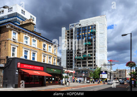 Torbogen Tower, North London, gewickelt vor der Sanierung durch wesentliche Leben als "Vantage Point" im Jahr 2015, Torbogen, London, UK Stockfoto