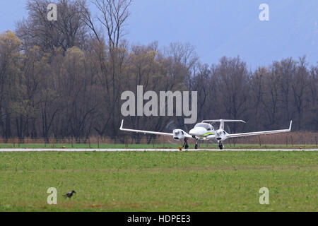 Twin Motor Turbo Prop private Flugzeug am Flughafen ausziehen Stockfoto