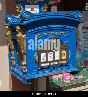 Altmodische Briefkasten in Bernkastel-Kues, Moseltal, Rheinland-Pfalz, Deutschland Stockfoto