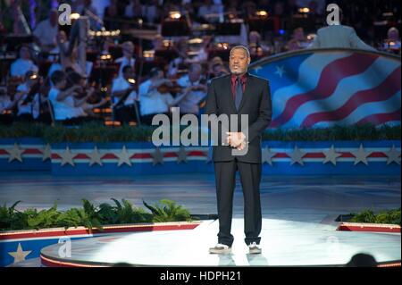 Schauspieler Laurence Fishburne führt bei der National Memorial Day Concert auf dem US Capitol West Rasen 24. Mai 2015 in Washington, DC. Stockfoto