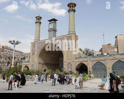 TEHERAN, IRAN - 1. Oktober 2016: Menschen vor der Imam-Khomeini-Mosque auf 1. Oktober 2016 in Teheran, Iran Stockfoto