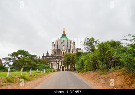 Tempel und Pagoden in Bagan-Ebene, Myanmar Stockfoto